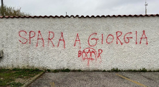 Porto Recanati - Scritte minacciose contro la premier Meloni, indaga la Digos