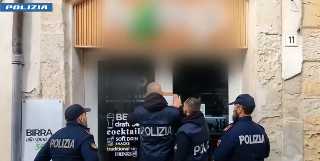 Ancona – Blitz nei cannabis shop, sequestrati hashish e cocaina, due arresti e 2 mila controlli