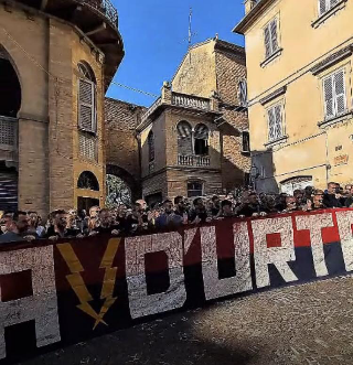 Funerali di Alessio Ruggiero, commozione ad Acquaviva e grande partecipazione dei tifosi