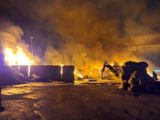 San Benedetto del Tronto - Incendio Italservizi, divieti revocati dopo le analisi dell’Arpam