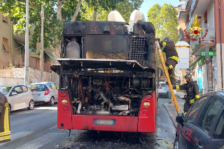 Ancona - Incendio a bordo di un autobus a metano