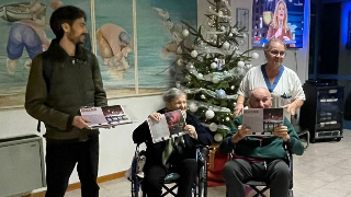 La Gazzetta Rossoblù torna al Centro Sociale Primavera, donati i Calendari 2026