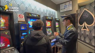 Pesaro - Finanza sequestra beni per oltre 760 mila euro: nel mirino slot truccate